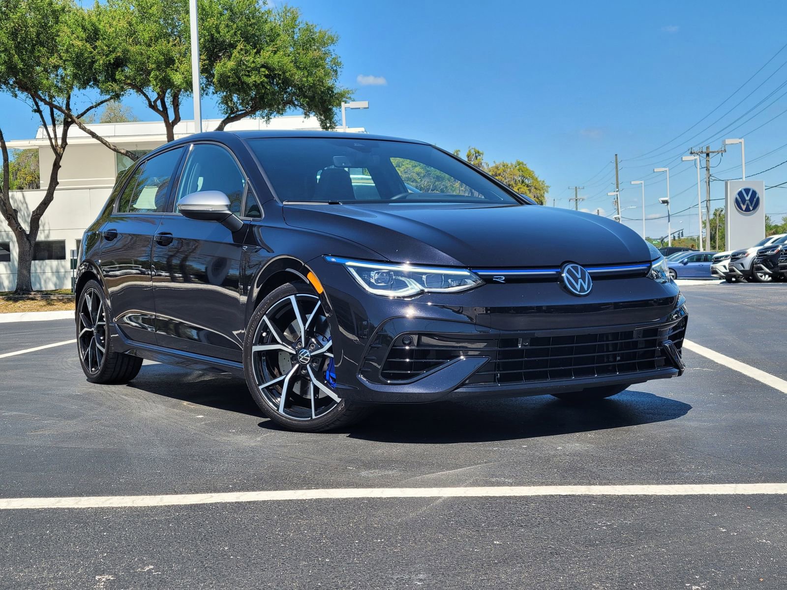 Used 2024 Volkswagen Golf R 2.0T image 2