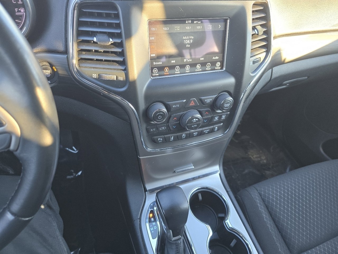 Used 2021 Jeep Grand Cherokee Laredo image 28