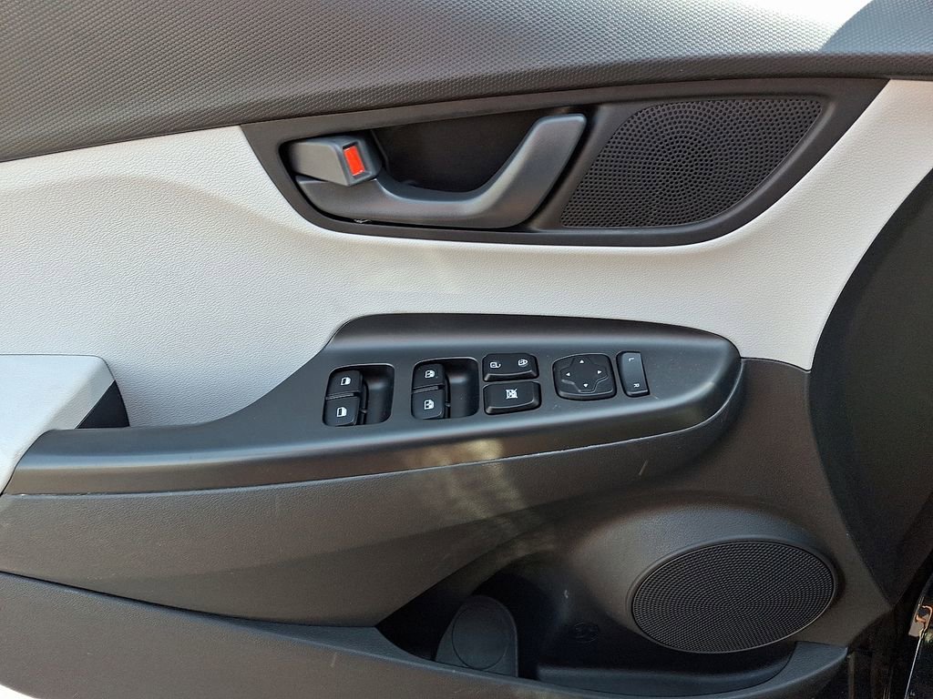 Used 2023 Hyundai Kona SEL AWD/4WD image 14