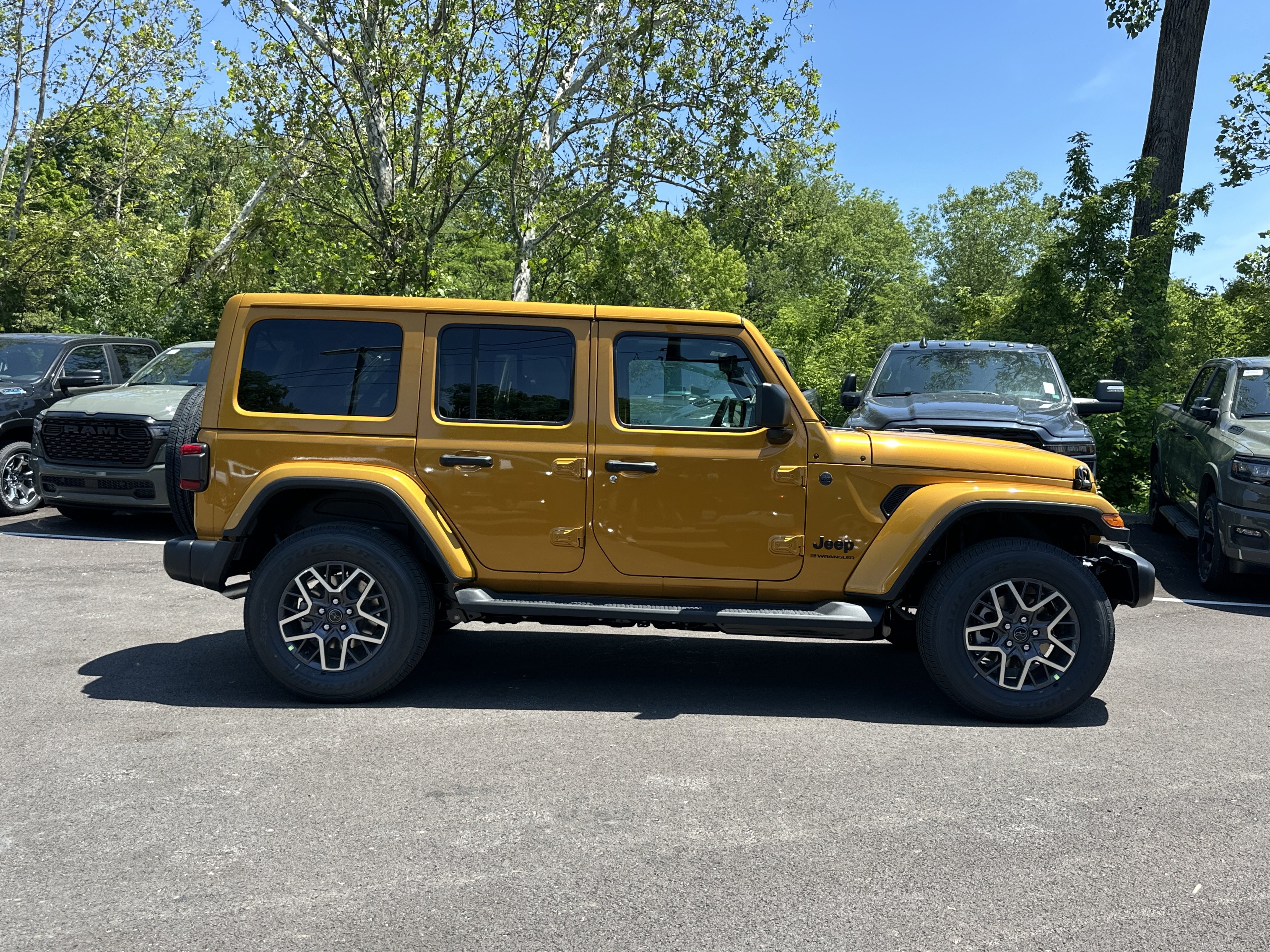 New 2026 Jeep Wrangler Unlimited Sahara AWD/4WD image 19