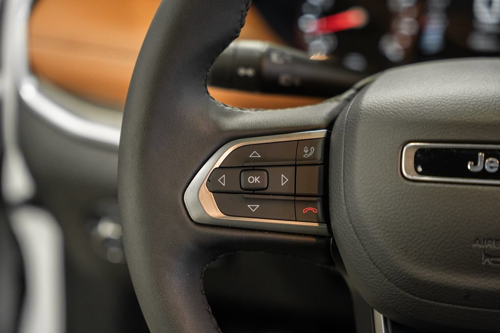 Certified 2025 Jeep Compass Limited AWD/4WD image 29