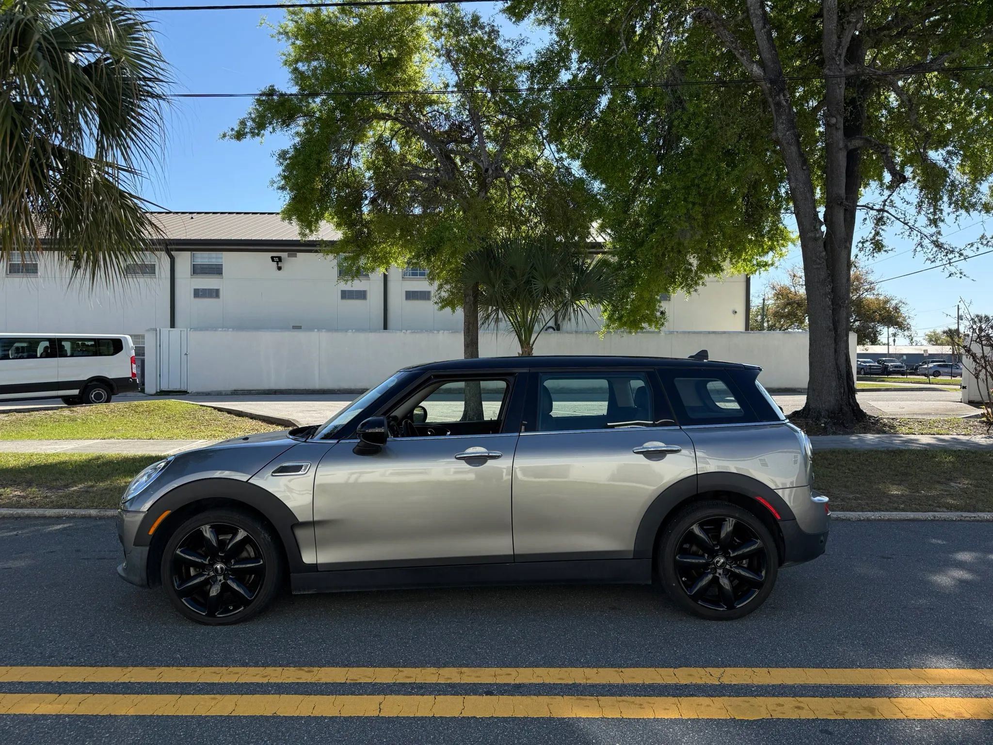Used 2016 MINI Cooper Clubman Cooper Hatchback 4D image 5