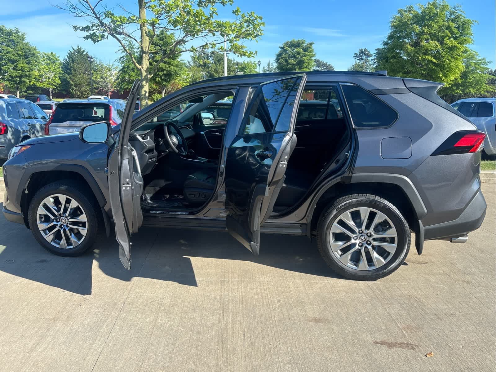 Used 2022 Toyota RAV4 XLE Premium AWD/4WD image 51