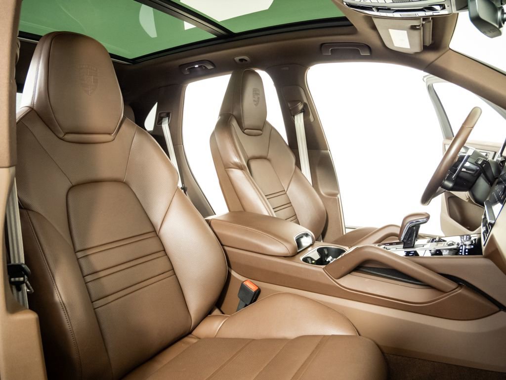 Certified 2023 Porsche Cayenne Platinum Edition image 24