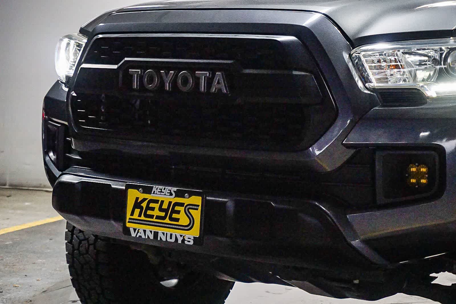Used 2019 Toyota Tacoma TRD Off-Road w/ Technology Package AWD/4WD image 8