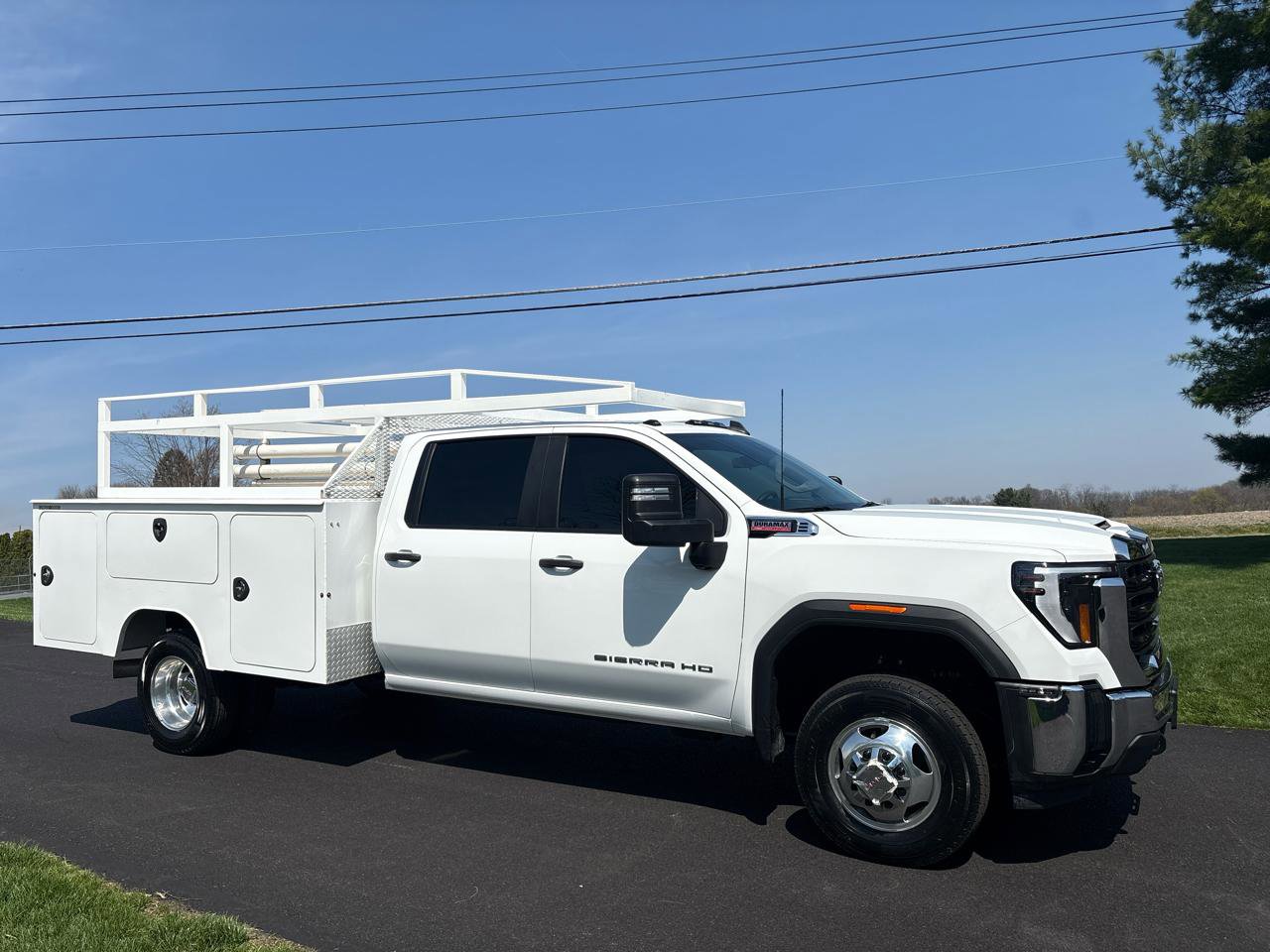 Used 2024 GMC Sierra 3500 Pro w/ Convenience Package image 4