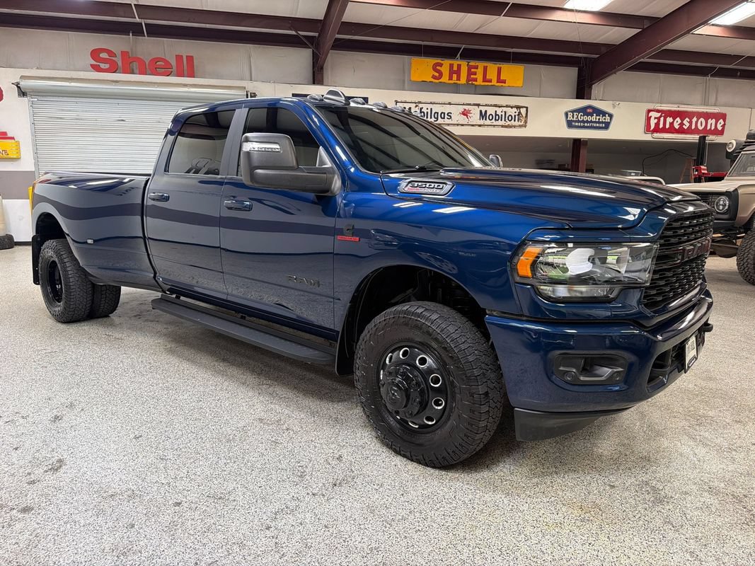 Used 2024 RAM 3500 Big Horn w/ Night Edition AWD/4WD image 11