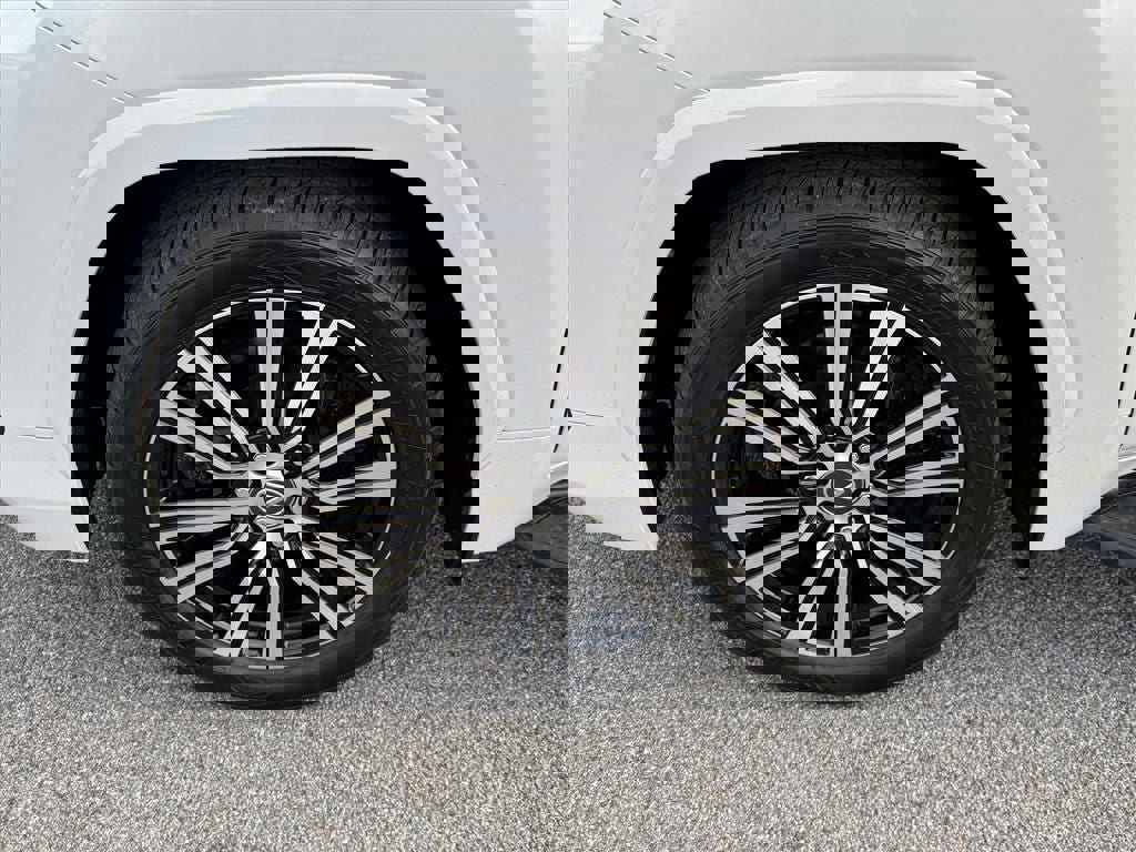 Used 2024 Lexus LX 600 4WD w/ Luxury Package image 12