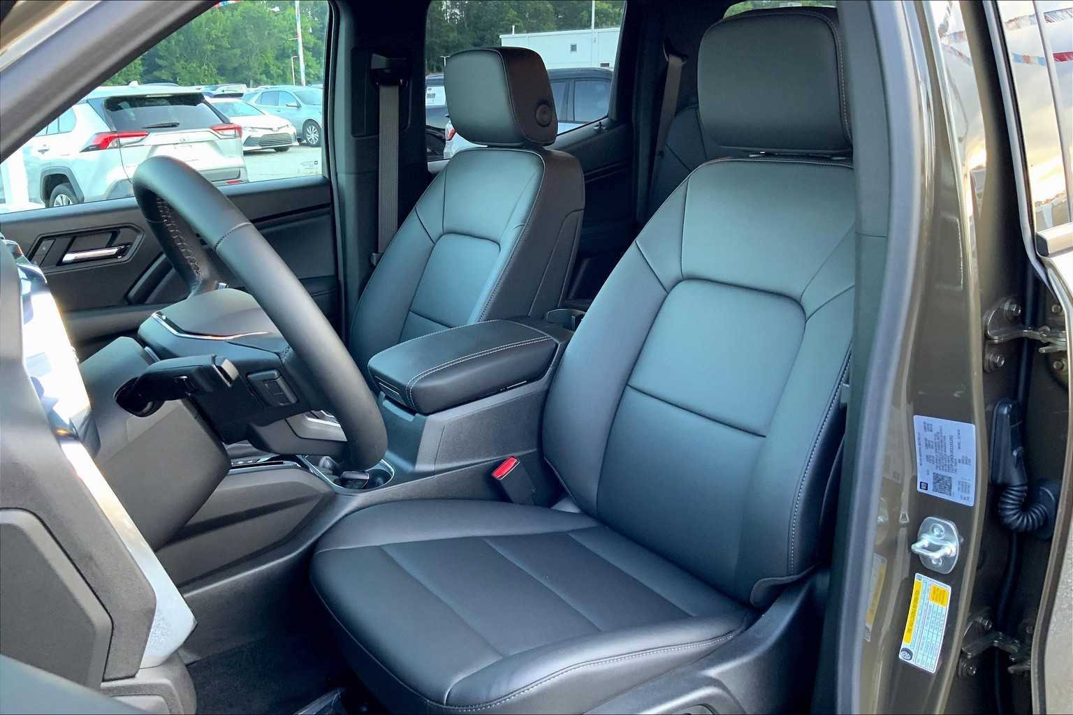 New 2025 GMC Canyon Elevation w/ Convenience Package image 9