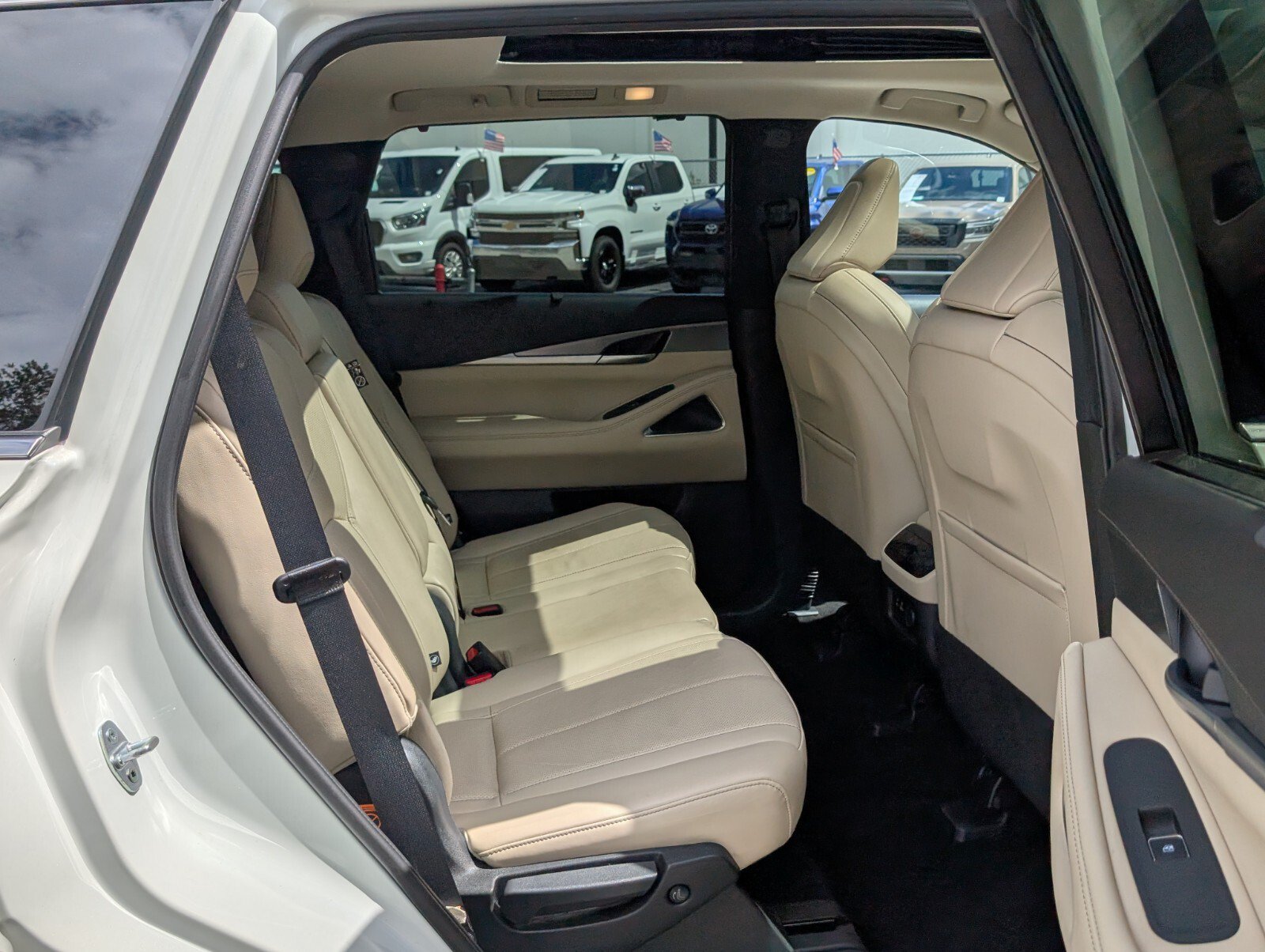 Used 2023 INFINITI QX60 Luxe w/ Performance Audio Package FWD image 17