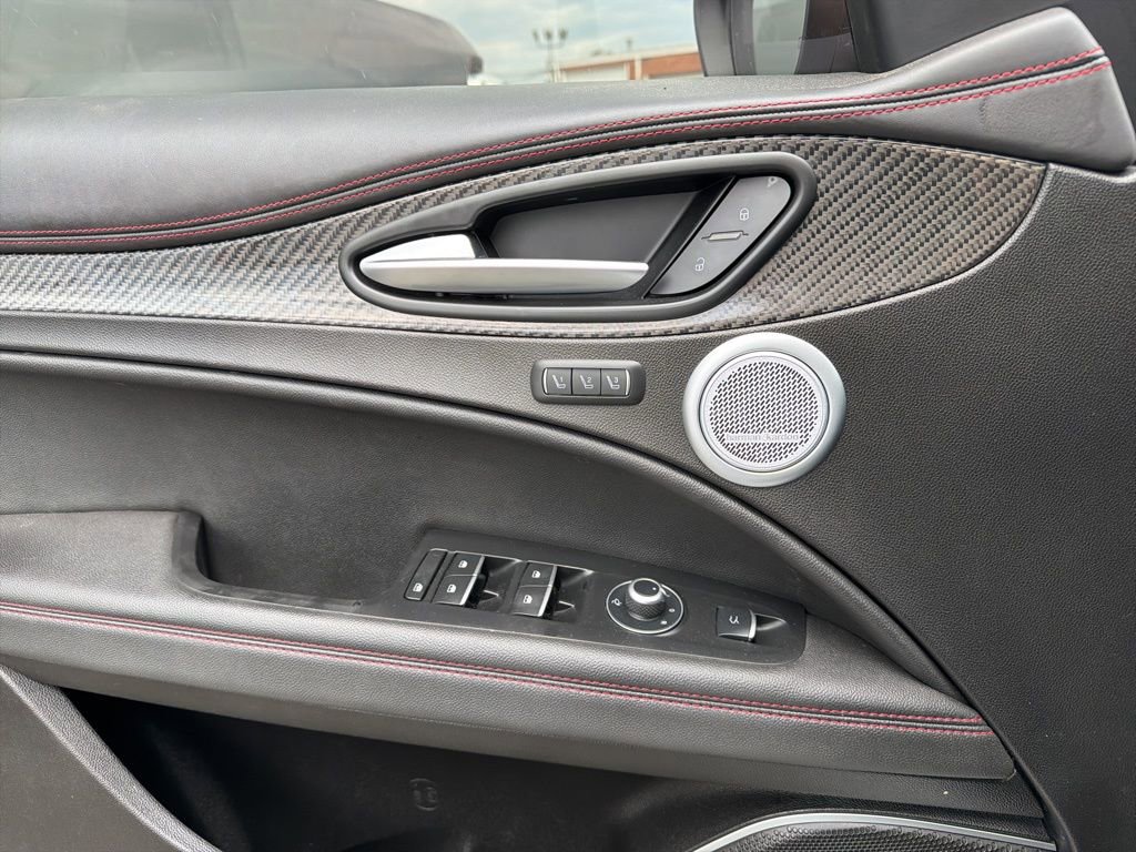 Used 2023 Alfa Romeo Stelvio Estrema AWD/4WD image 29