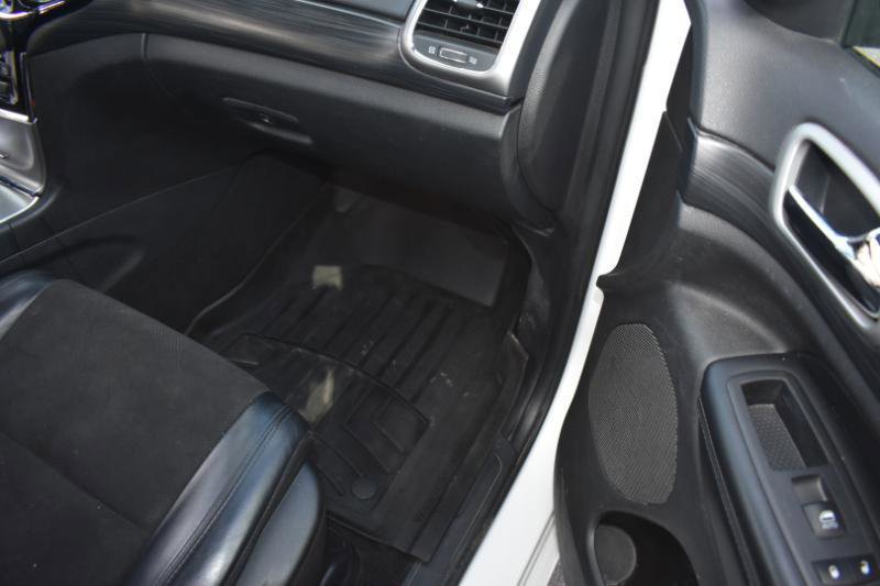 Used 2020 Jeep Grand Cherokee Altitude AWD/4WD image 14