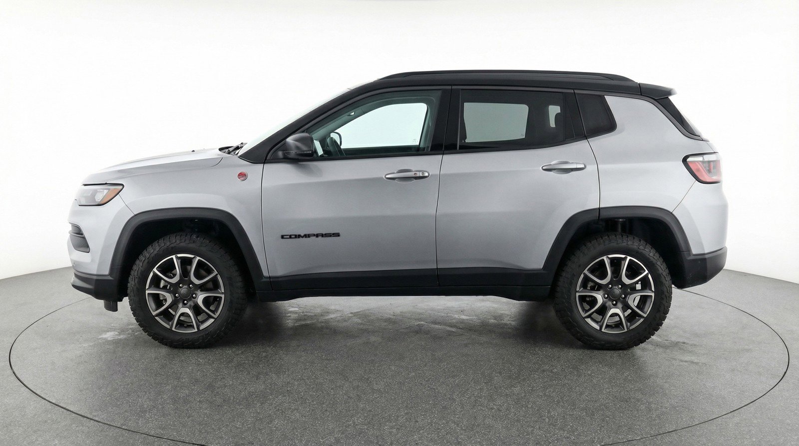 Used 2025 Jeep Compass Trailhawk image 5