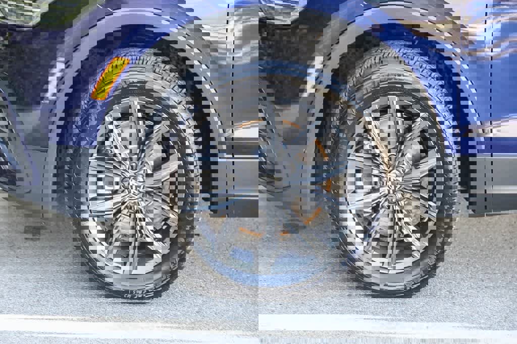 Used 2022 Volkswagen Tiguan SE image 9