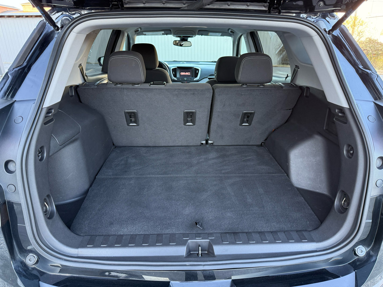 Used 2023 GMC Terrain SLE image 24