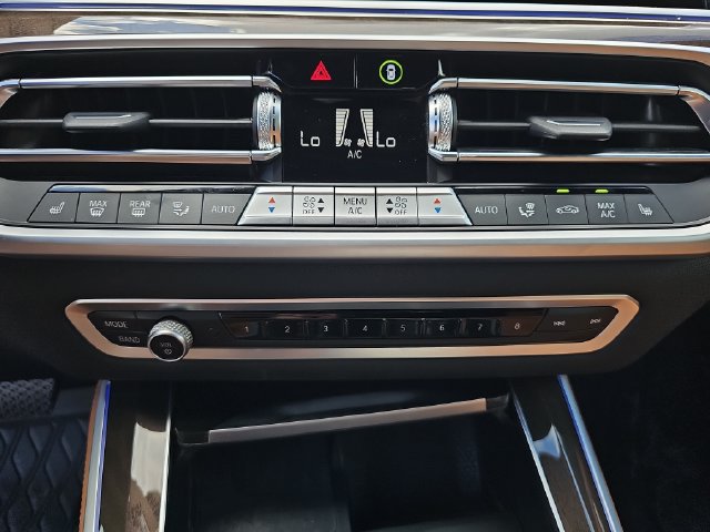 Used 2022 BMW X5 xDrive40i AWD/4WD image 29