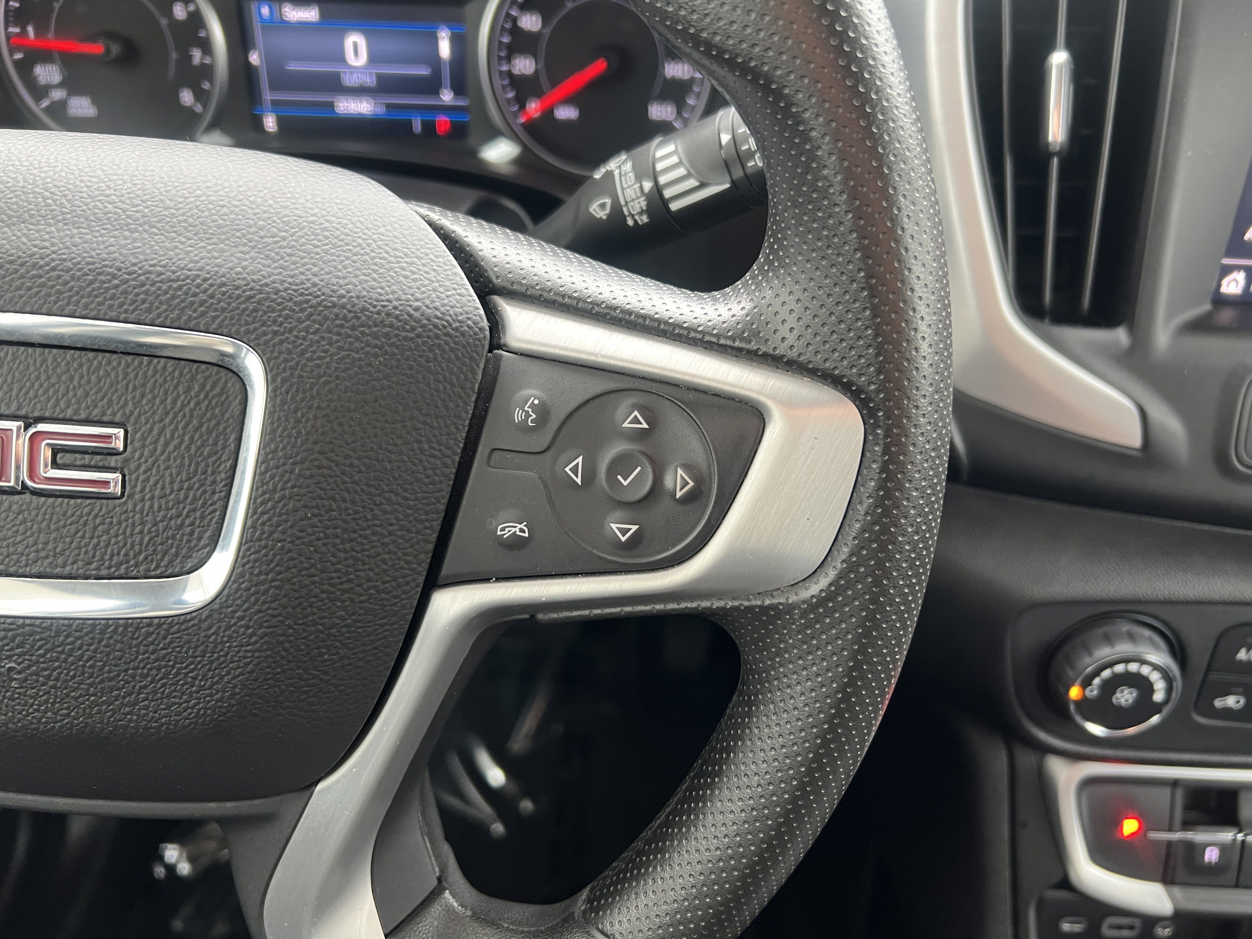 Used 2024 GMC Terrain SLE FWD image 27