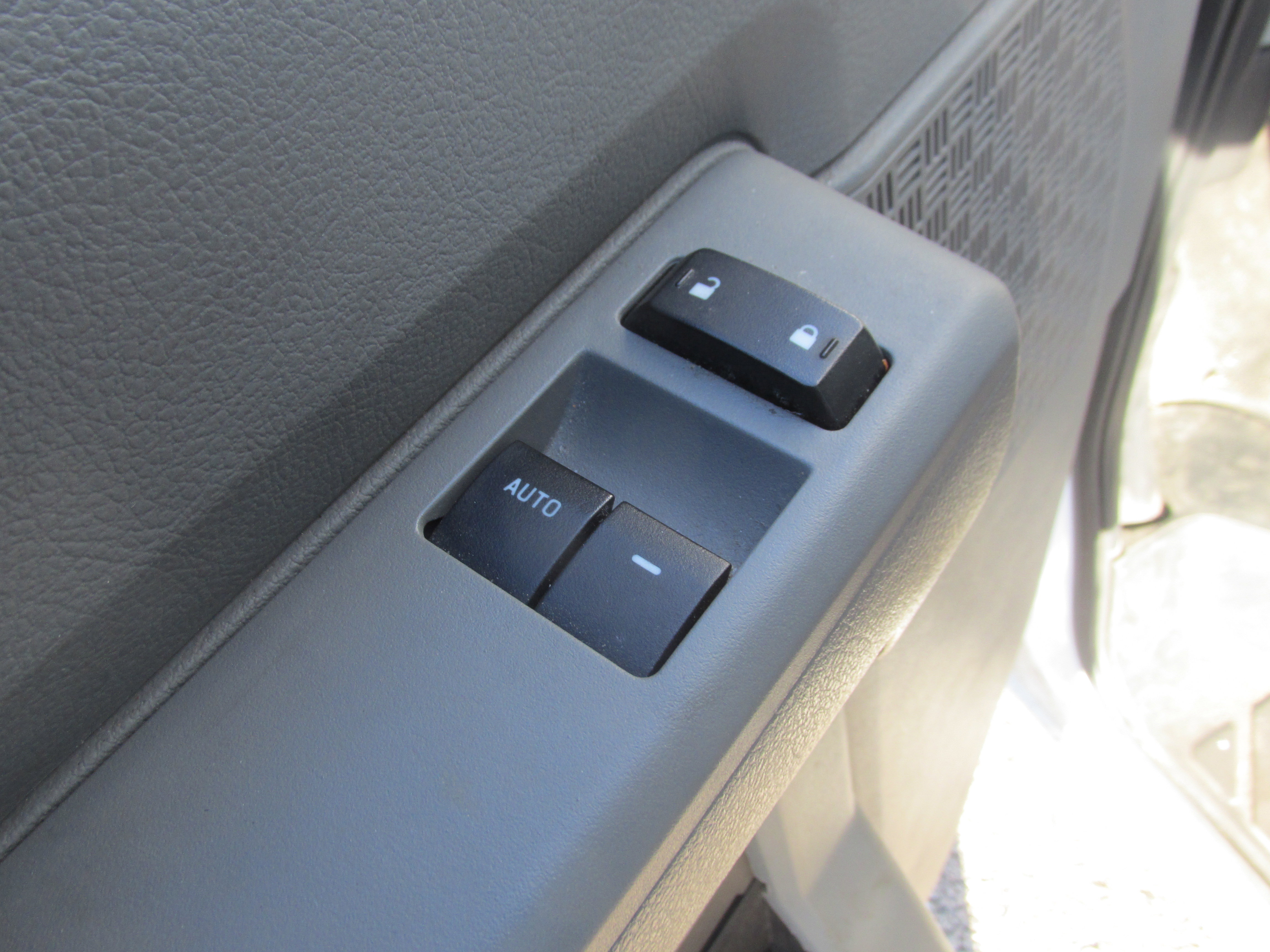 Used 2024 Ford E-350 and Econoline 350 Super Duty w/ Power Windows & Locks Group RWD image 25