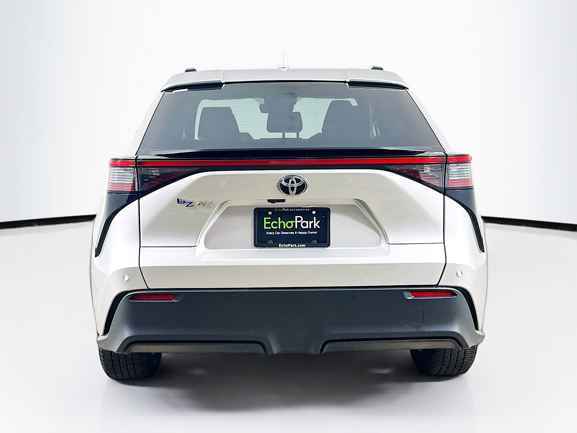 Used 2023 Toyota bZ4X XLE w/ Weather Package image 7