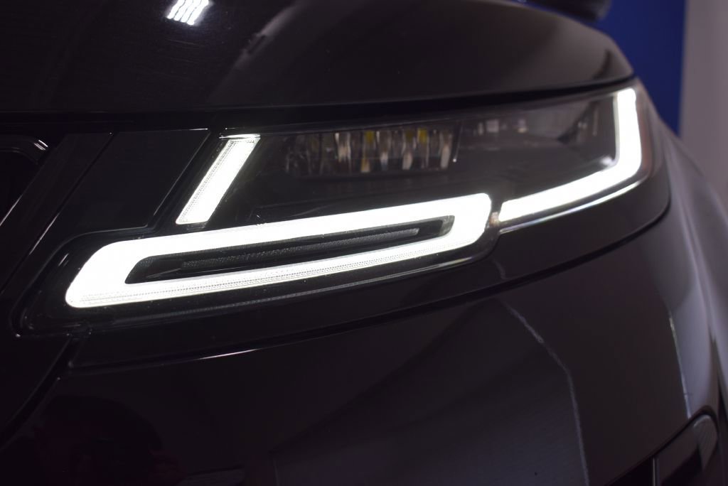 Used 2020 Land Rover Range Rover Evoque SE image 32