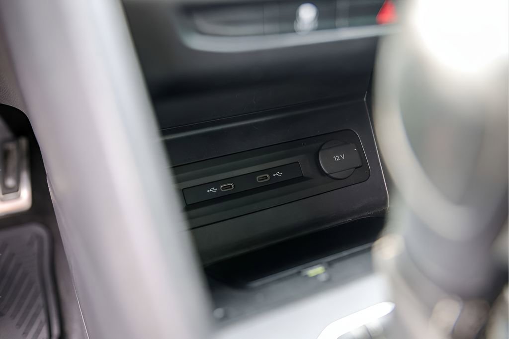 Used 2021 Volkswagen Atlas Cross Sport SE w/ Panoramic Sunroof Package FWD image 24