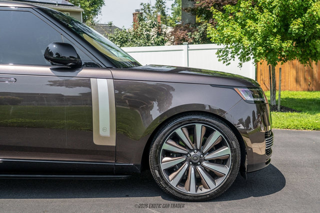 Used 2025 Land Rover Range Rover SV AWD/4WD image 11