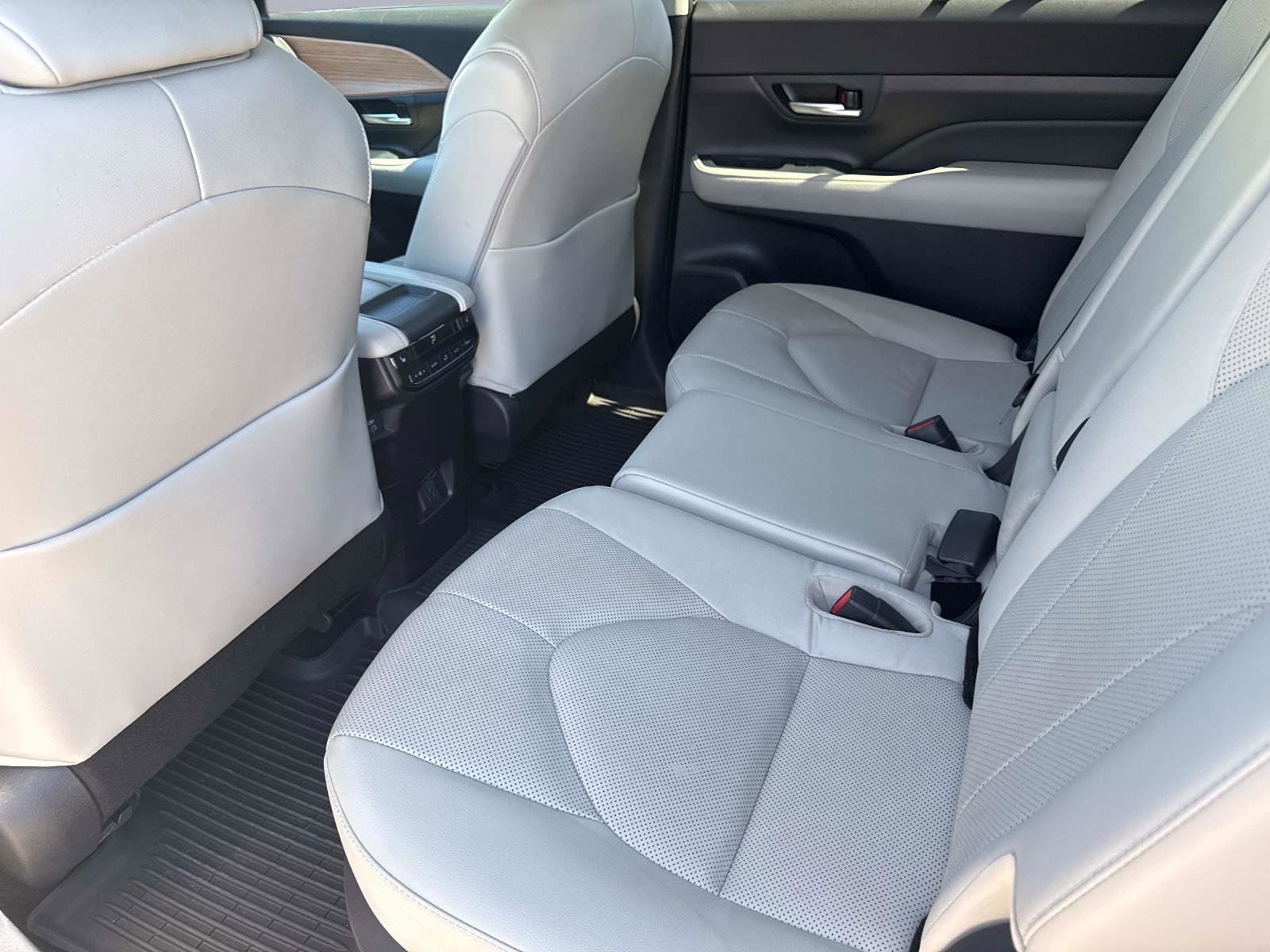 Used 2024 Toyota Grand Highlander Limited image 17