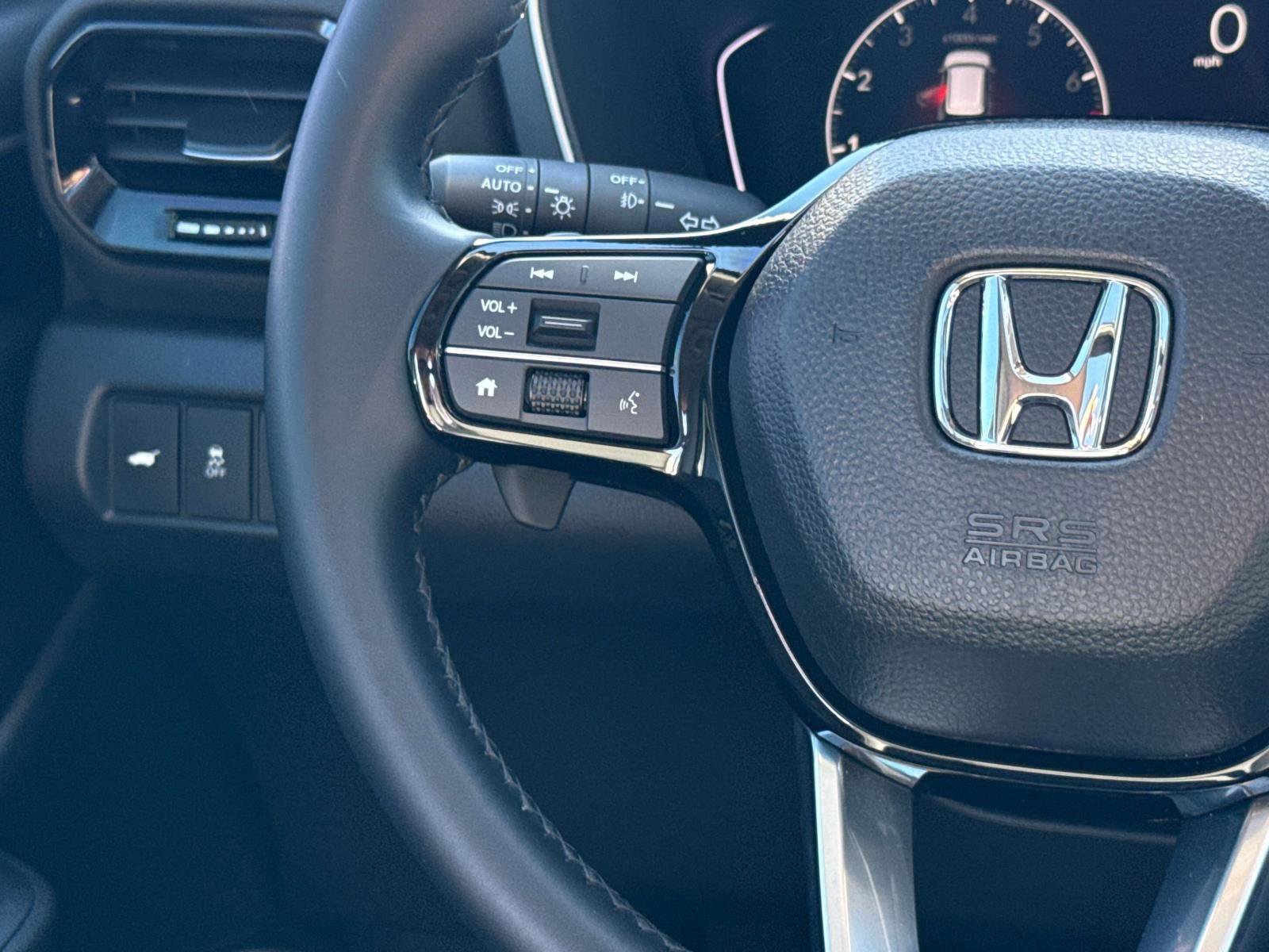 Used 2025 Honda Pilot Touring image 16