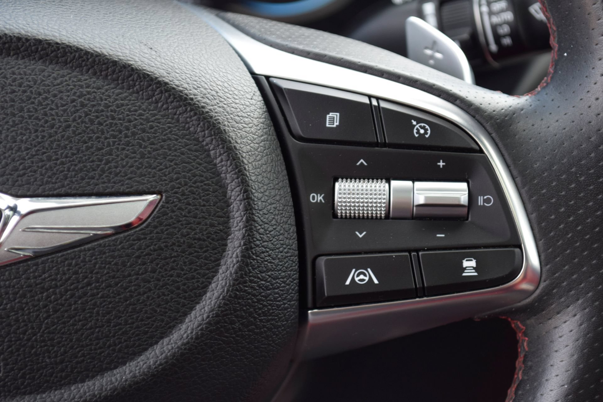 Used 2022 Genesis G70 3.3T Launch Edition RWD image 7