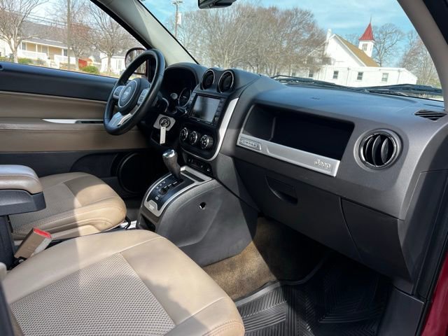 Used 2016 Jeep Compass Latitude image 24