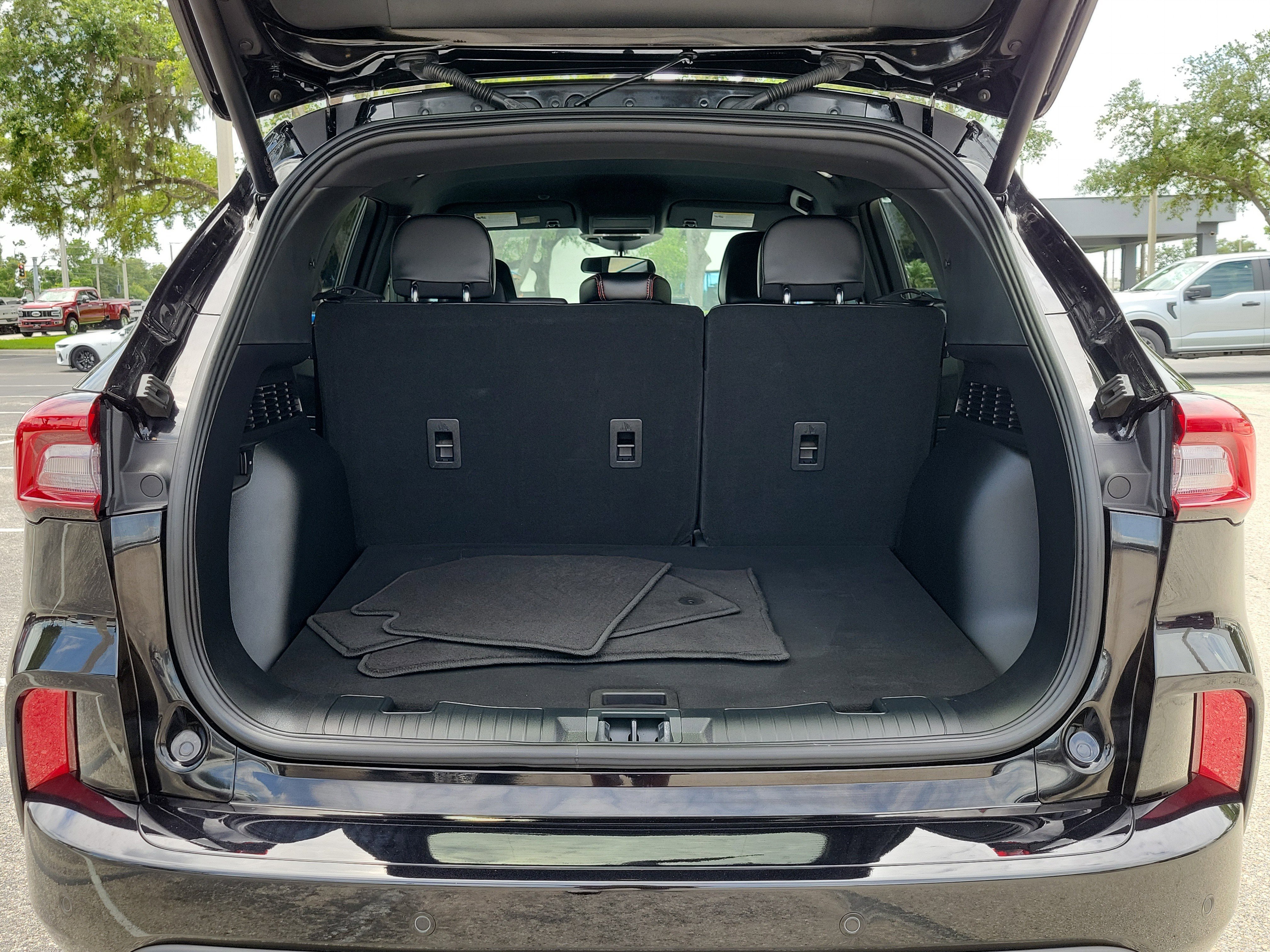 Certified 2024 Ford Escape ST-Line w/ Tech Pack #1 FWD image 9