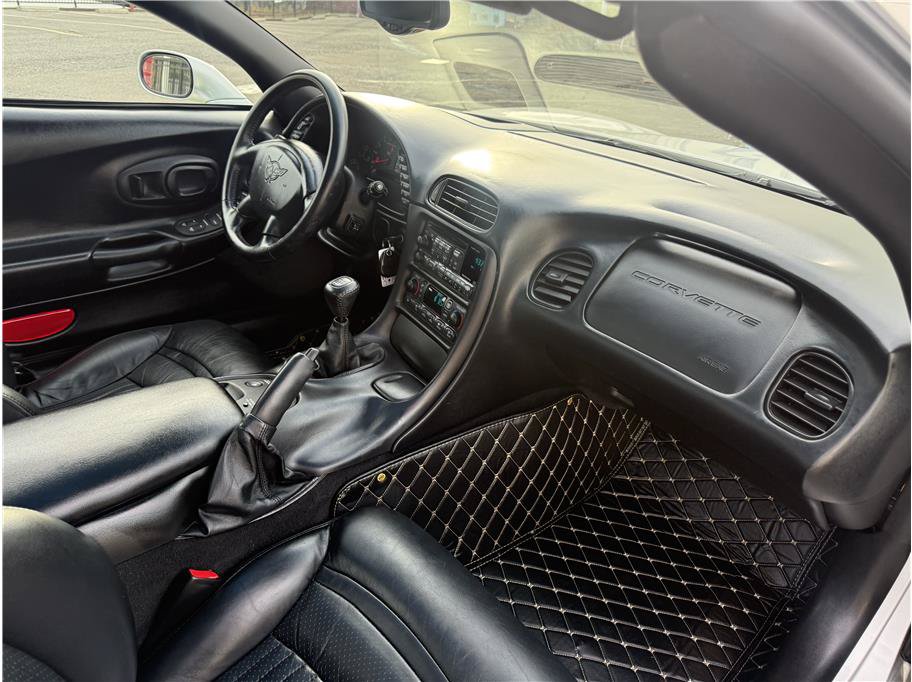 Used 2002 Chevrolet Corvette Coupe RWD image 16