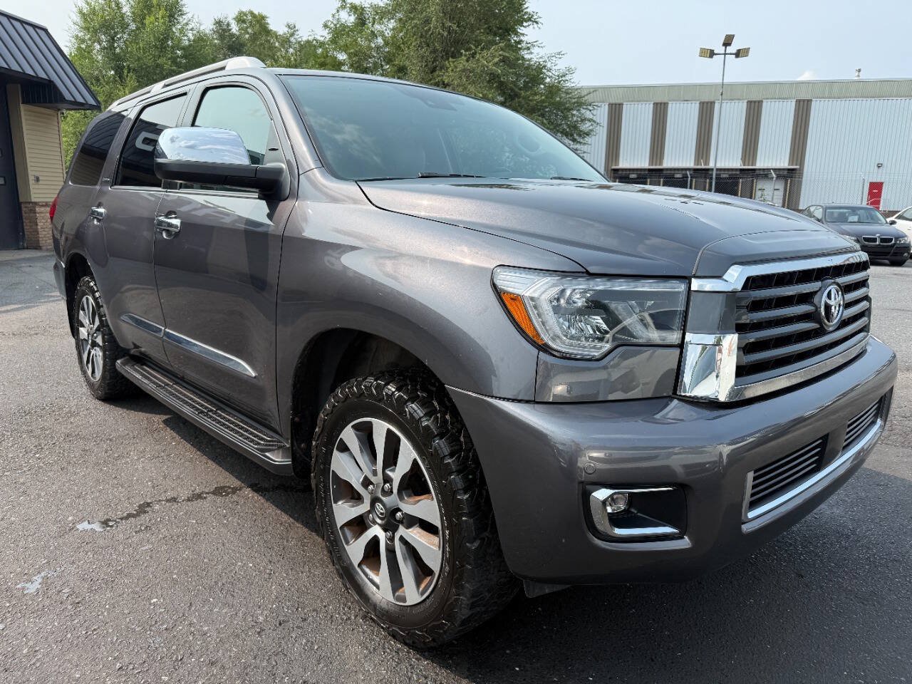 Used 2018 Toyota Sequoia Limited w/ Safety & Convenience Package AWD/4WD image 3