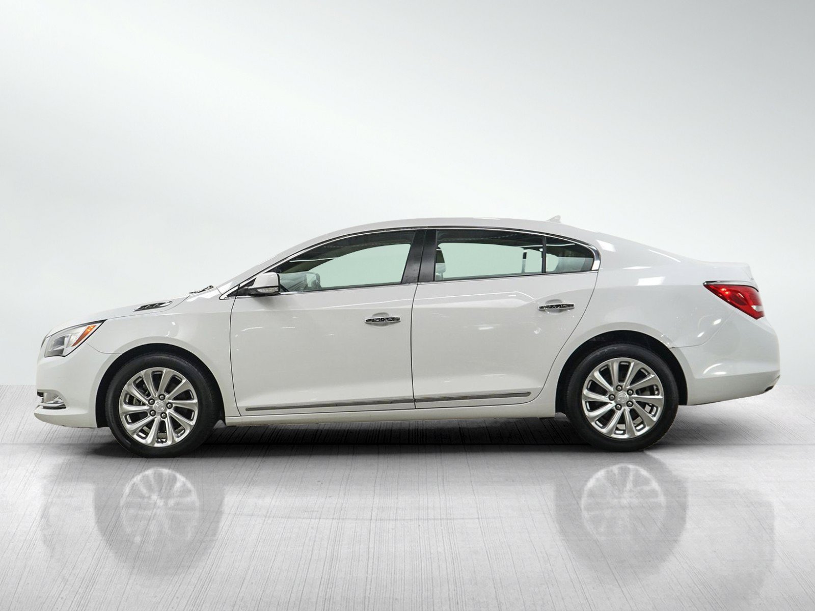 Used 2014 Buick LaCrosse Leather FWD image 2