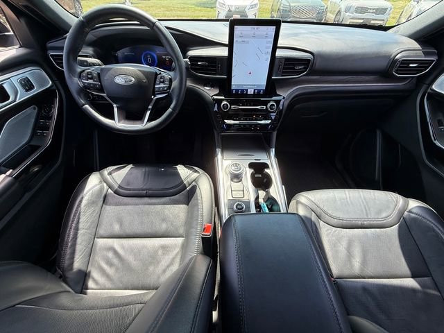 Certified 2023 Ford Explorer Platinum w/ Technology Package AWD/4WD image 7