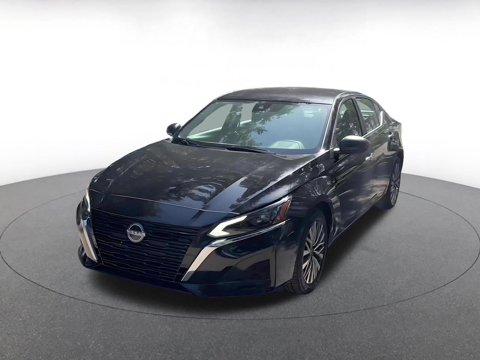 Used 2025 Nissan Altima 2.5 SV FWD image 5