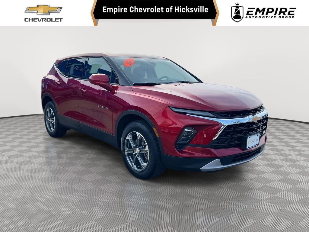 Used 2025 Chevrolet Blazer LT w/ Driver Confidence Package AWD/4WD image 1