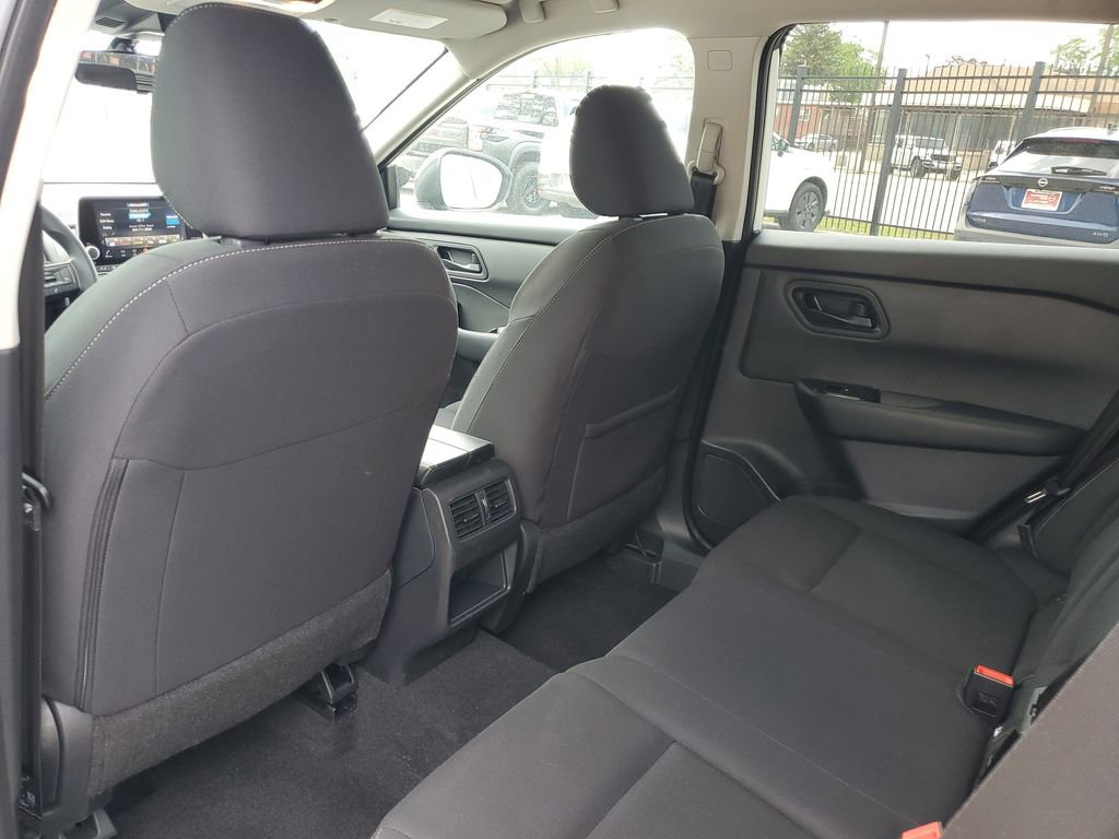 Used 2024 Nissan Rogue S AWD/4WD image 9