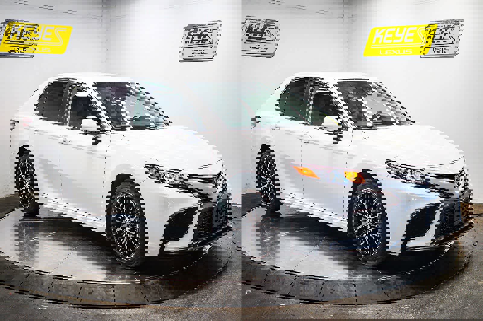 Used 2023 Toyota Camry SE w/ Convenience Package image 5