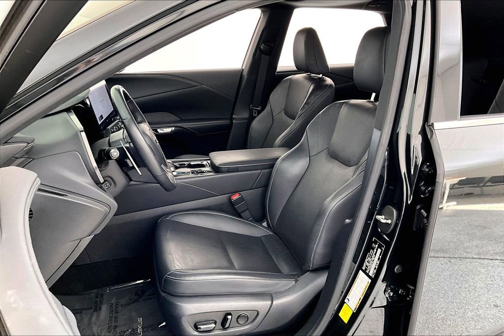 Used 2024 Lexus RX 350 Premium w/ Accessory Package (Z1) image 30