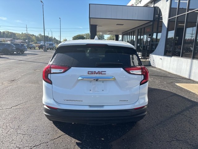 Used 2024 GMC Terrain SLE image 9