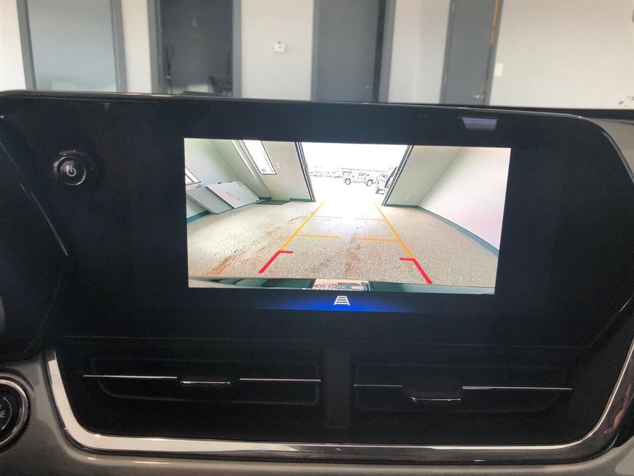 Used 2024 Chevrolet Trax LT w/ Driver Confidence Package FWD image 15