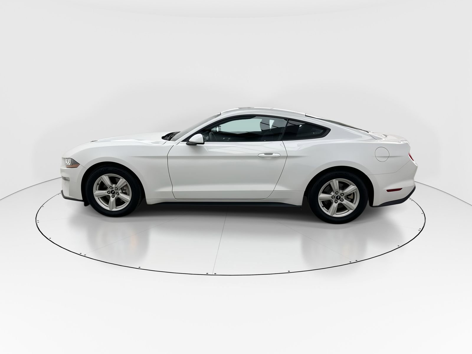 Used 2018 Ford Mustang EcoBoost image 5