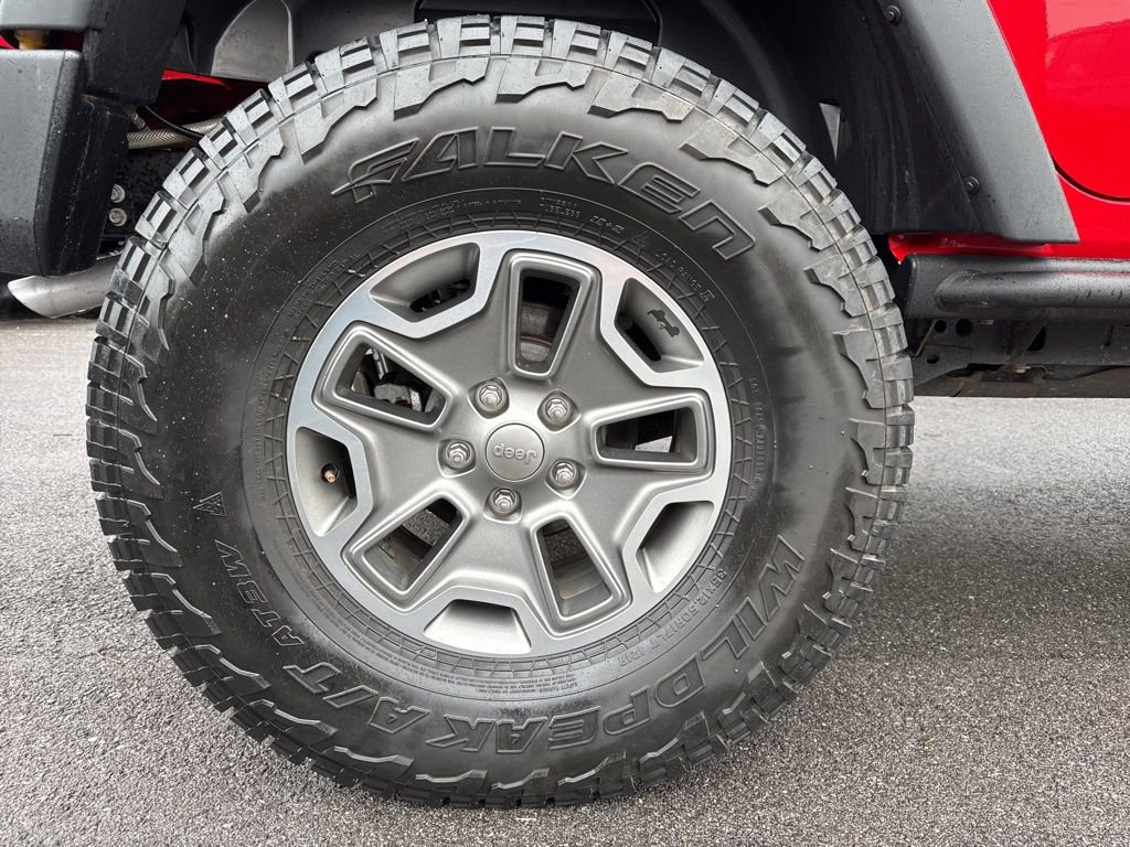 Used 2016 Jeep Wrangler Unlimited Rubicon w/ Connectivity Group image 25