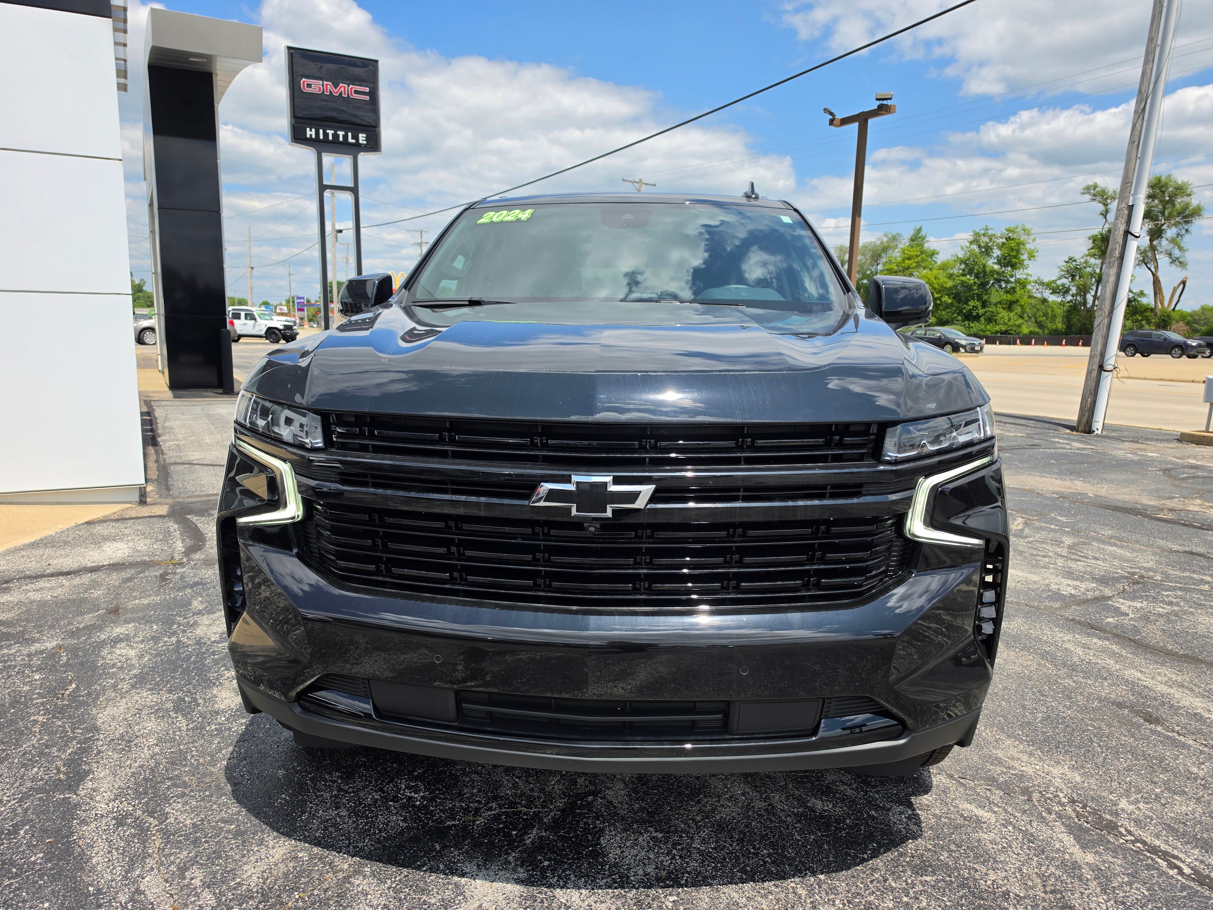 Used 2024 Chevrolet Tahoe RST w/ Luxury Package AWD/4WD image 2