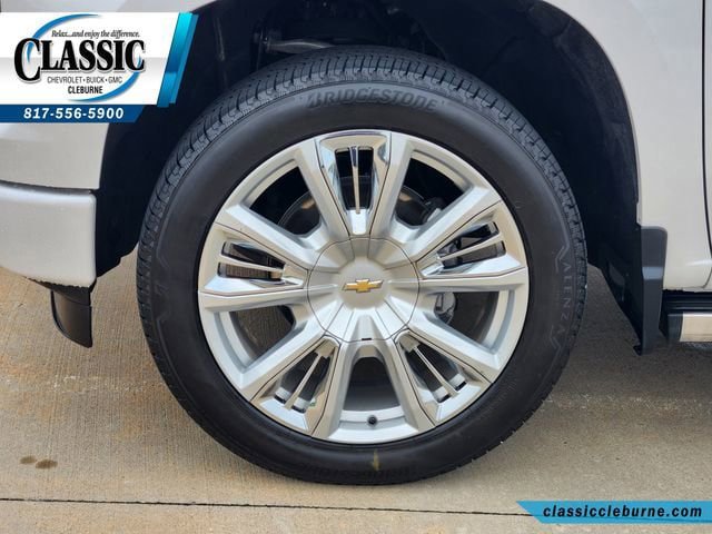 Used 2025 Chevrolet Silverado 1500 High Country AWD/4WD image 12