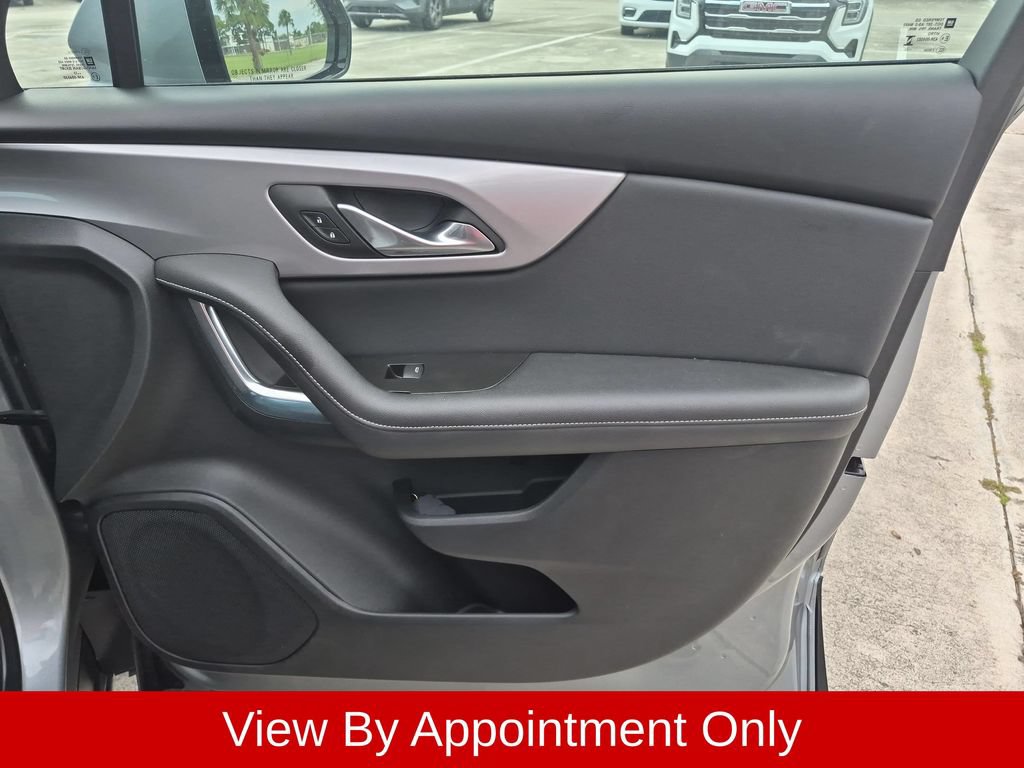 Used 2025 Chevrolet Blazer LT FWD image 33
