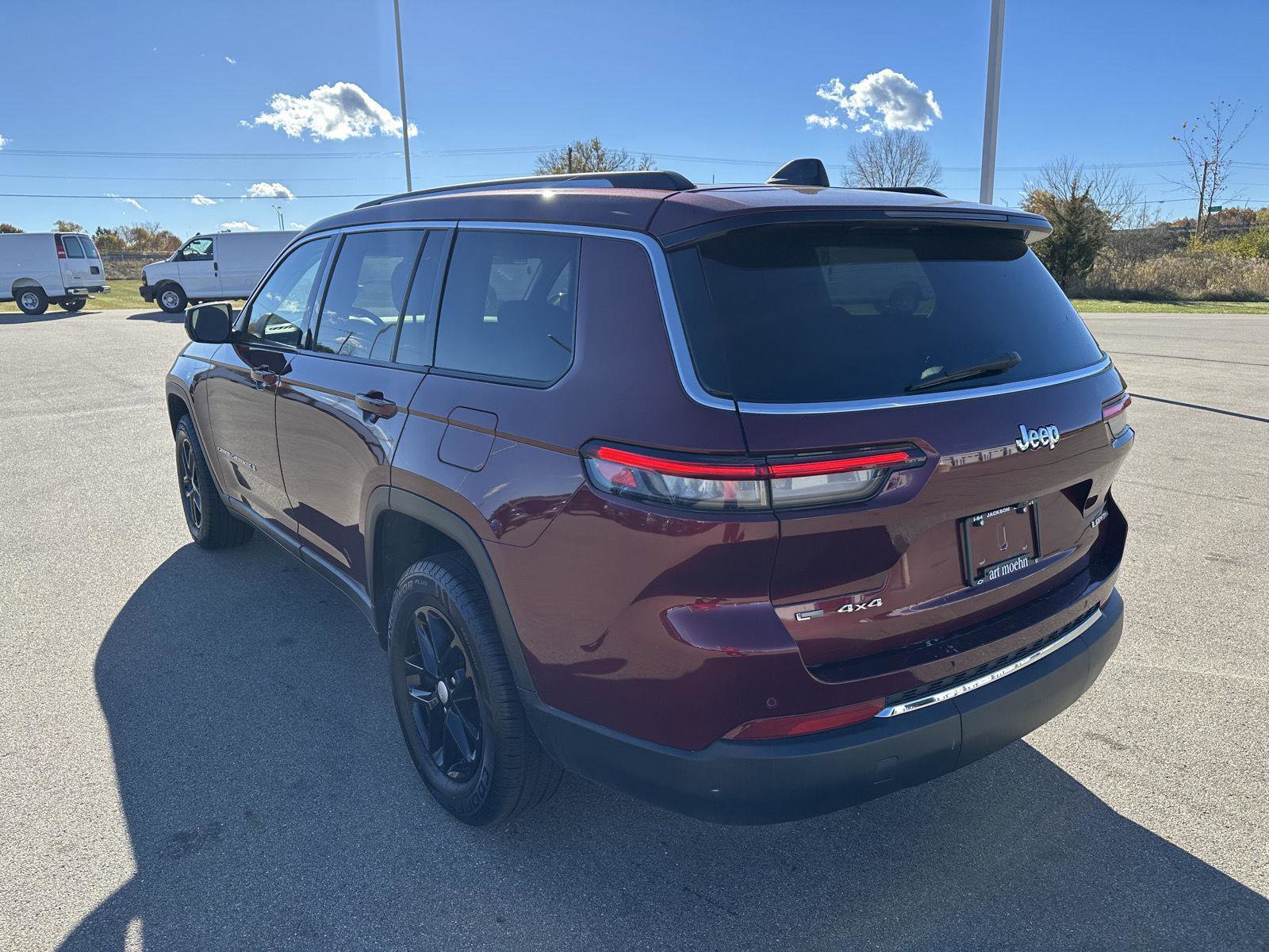 Used 2022 Jeep Grand Cherokee L Laredo w/ Luxury Tech Group I image 3