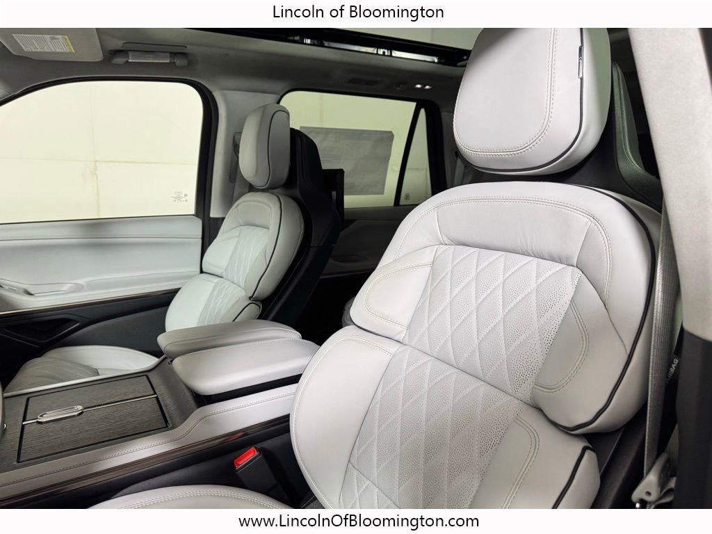 New 2025 Lincoln Navigator L Black Label image 24