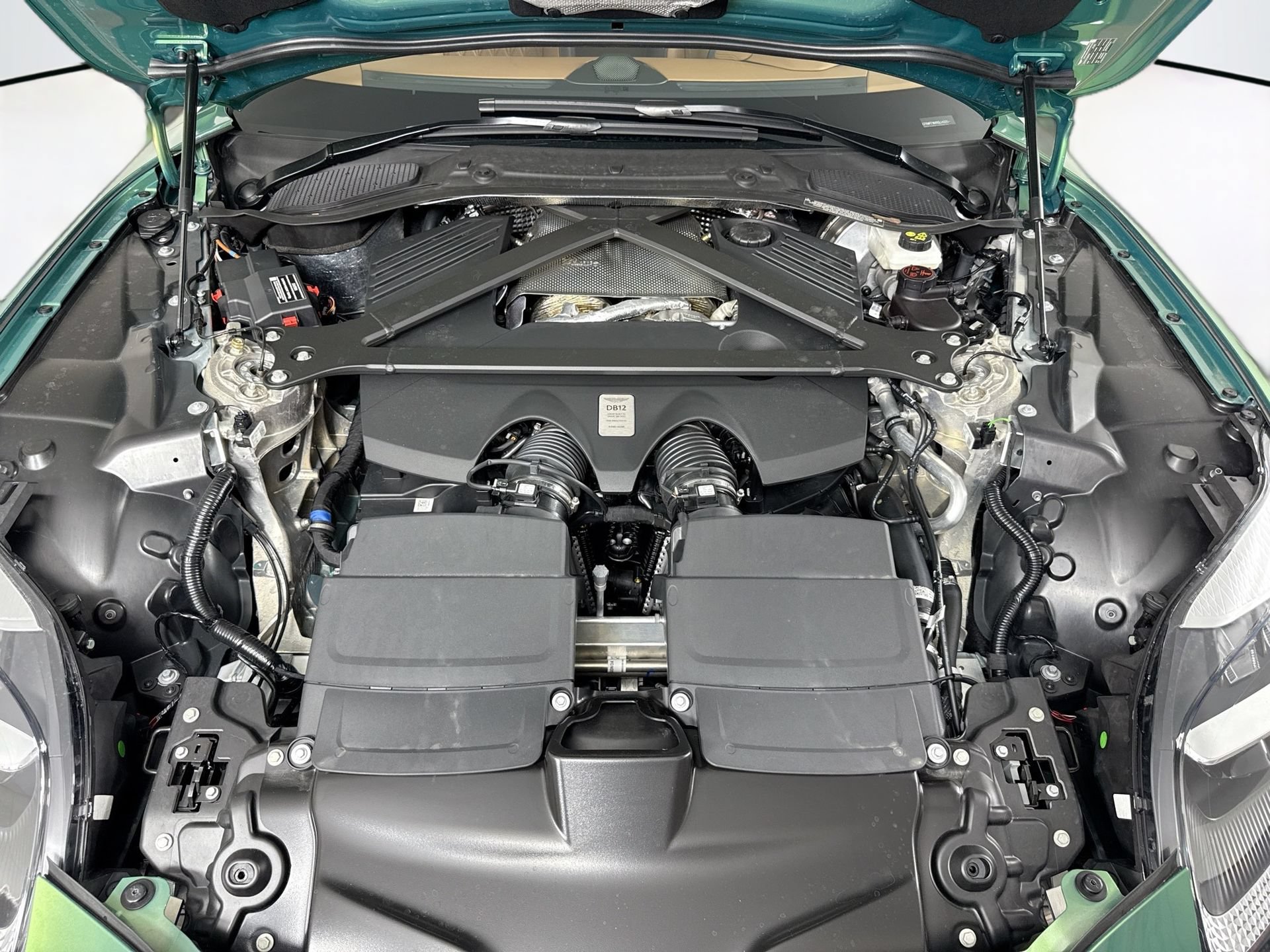 Used 2024 Aston Martin DB12 Coupe RWD image 21